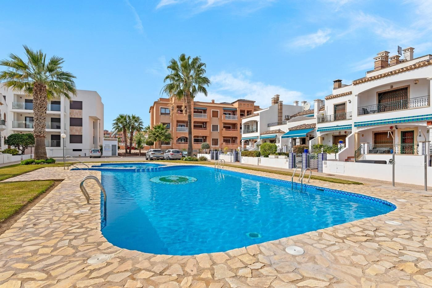 Ático de 2 dormitorios 2 baños en Orihuela Costa a Estrenar  - foto 4