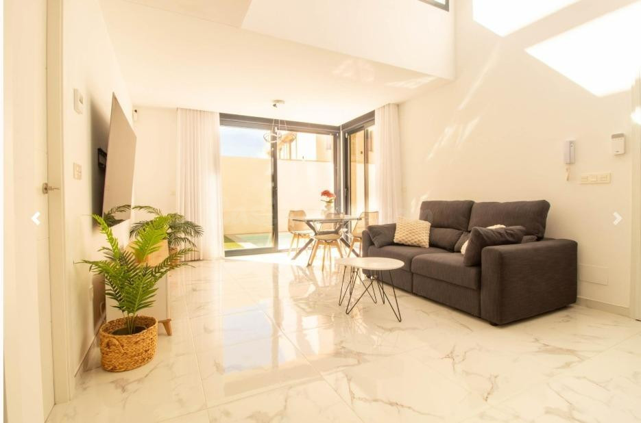 VILLA DE 3 DORMITORIOS Y 2 BAÑOS EN LOS MONTESINOS (ALICANTE - foto 5