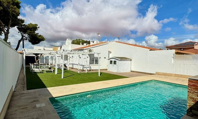 Chalet Adosado en La Torreta con Piscina Privada y Amplia Pa - foto 3