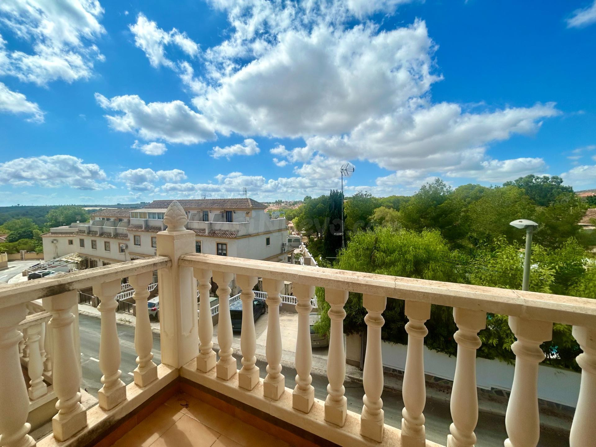 Tríplex Adosado en Venta: Tu Refugio Mediterráneo en Montema - foto 3