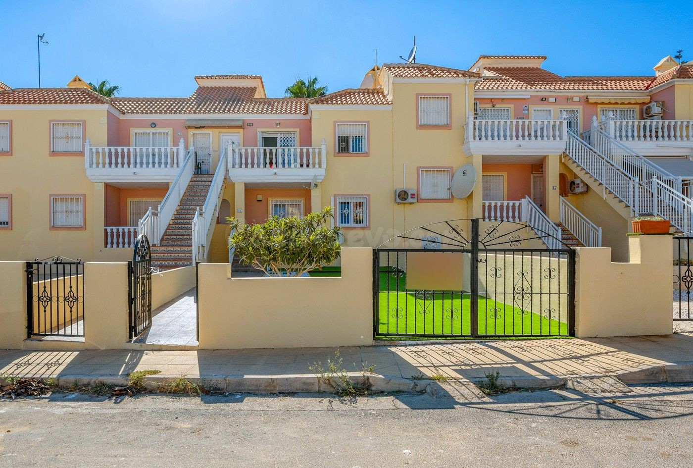 Apartamento de 3 dormitorios 1 baño en San Miguel dee salina - foto 3