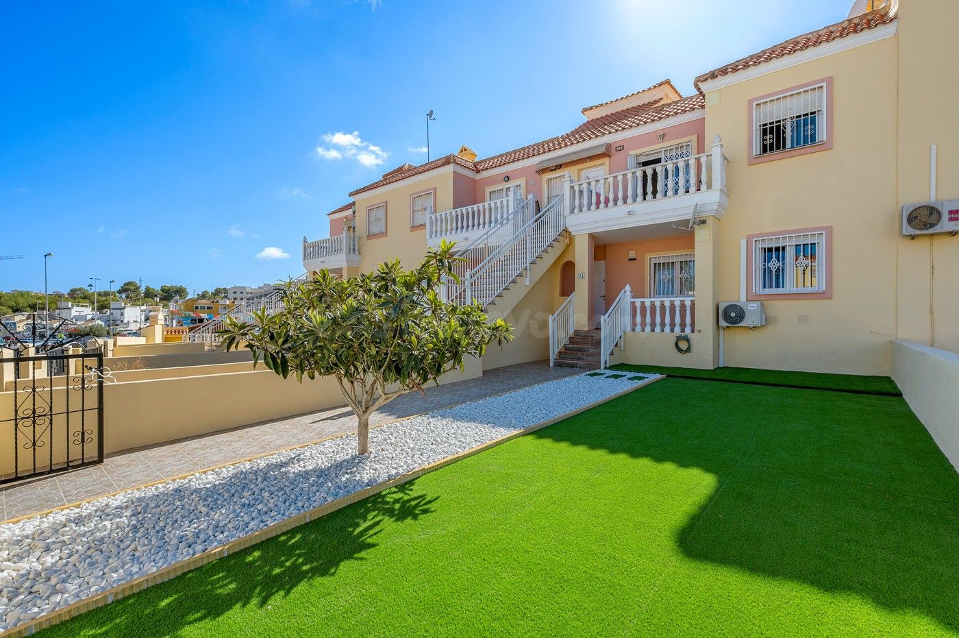 Apartamento de 3 dormitorios 1 baño en San Miguel dee salina - foto 4