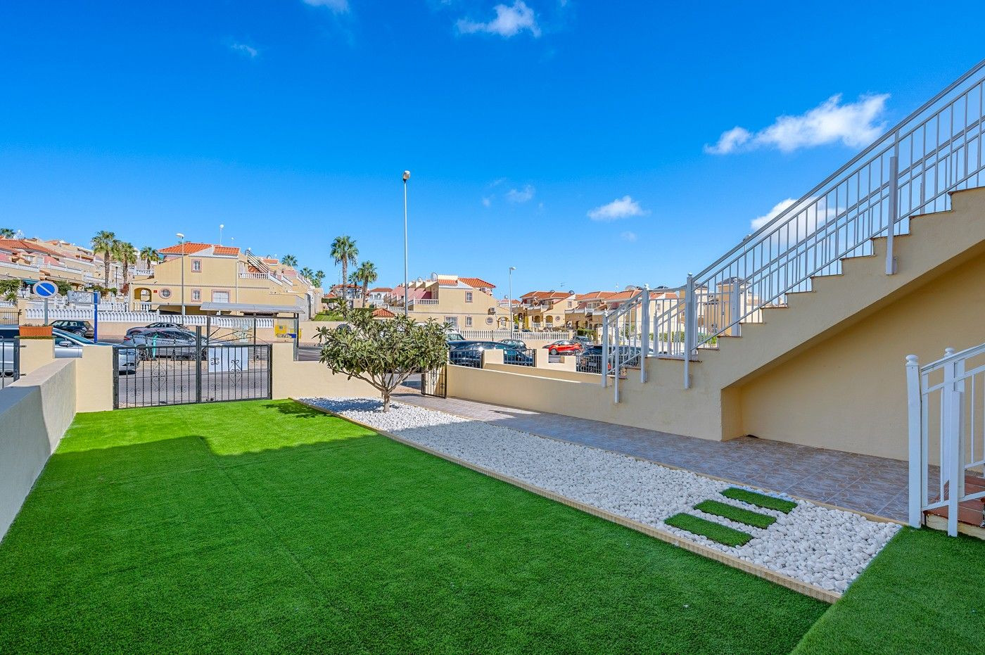 Apartamento de 3 dormitorios 1 baño en San Miguel dee salina - foto 5