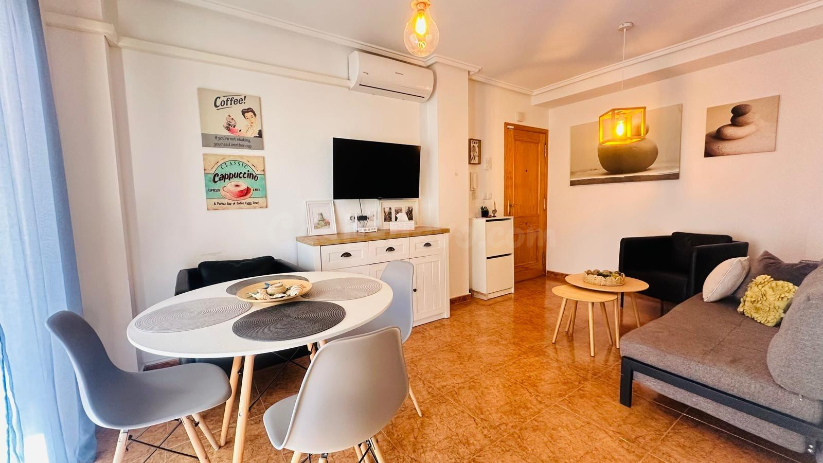 Precioso piso de 2 dormitorios, 1 baño con licencia turística en Torrevieja