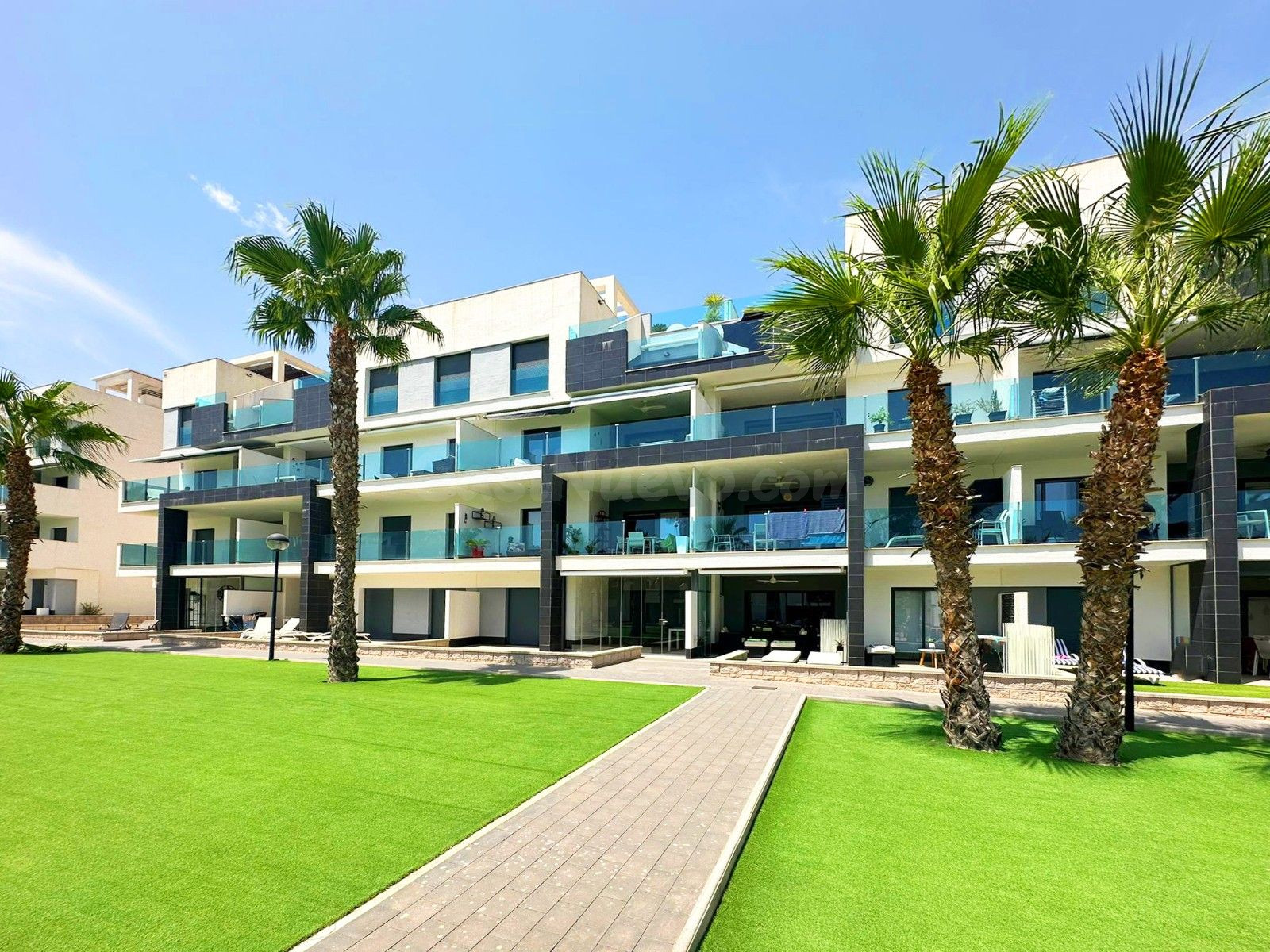 Apartamento de 3 dormitorios 2 baños ¡Descubre el Paraíso en - foto 4