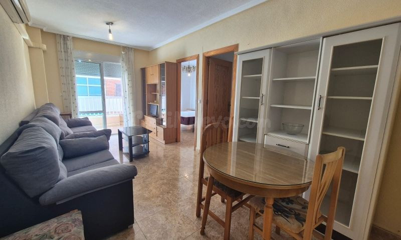 APARTAMENTO EN TORREVIEJA CON 2 DORMITORIOS 1 BAÑO