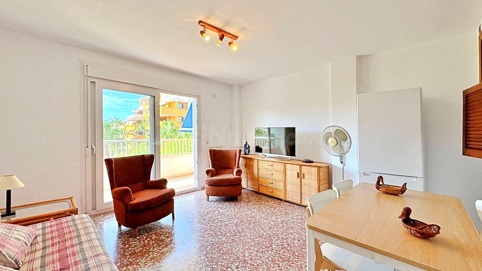APARTAMENTO DE 1 DORMITORIO CON VISTAS AL MAR Y A LA PISCINA - foto 2