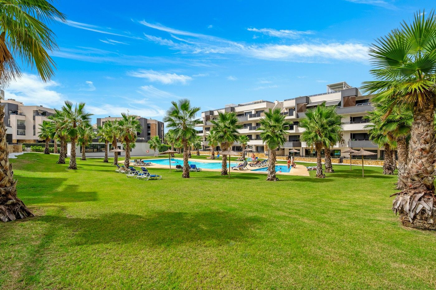 Aparamento de 2 dormitorios 2 baños ( Orihuela costa en Los  - foto 4