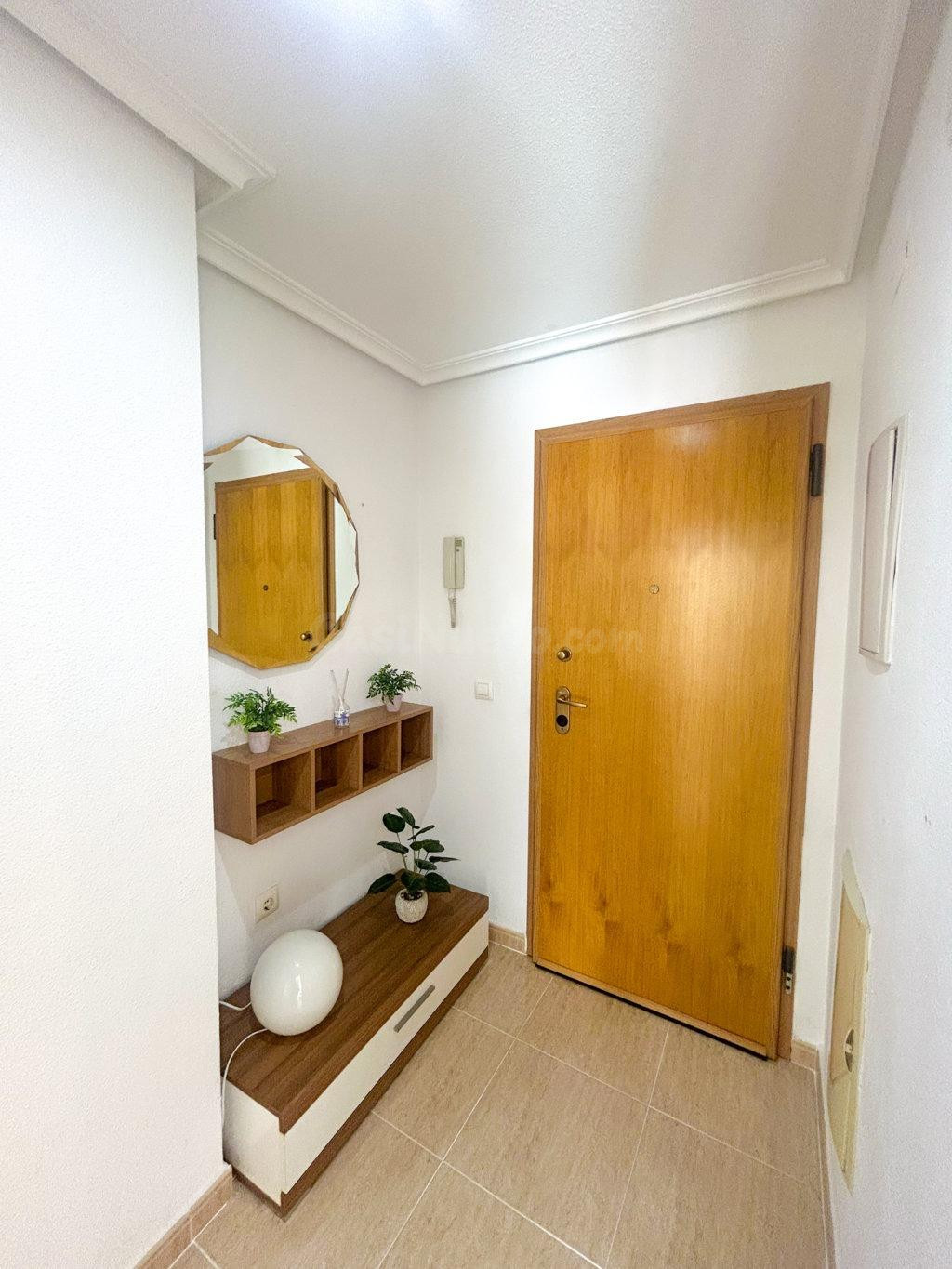 ¡Tu hogar ideal en el corazón de Torrevieja! 🏡✨ - foto 2