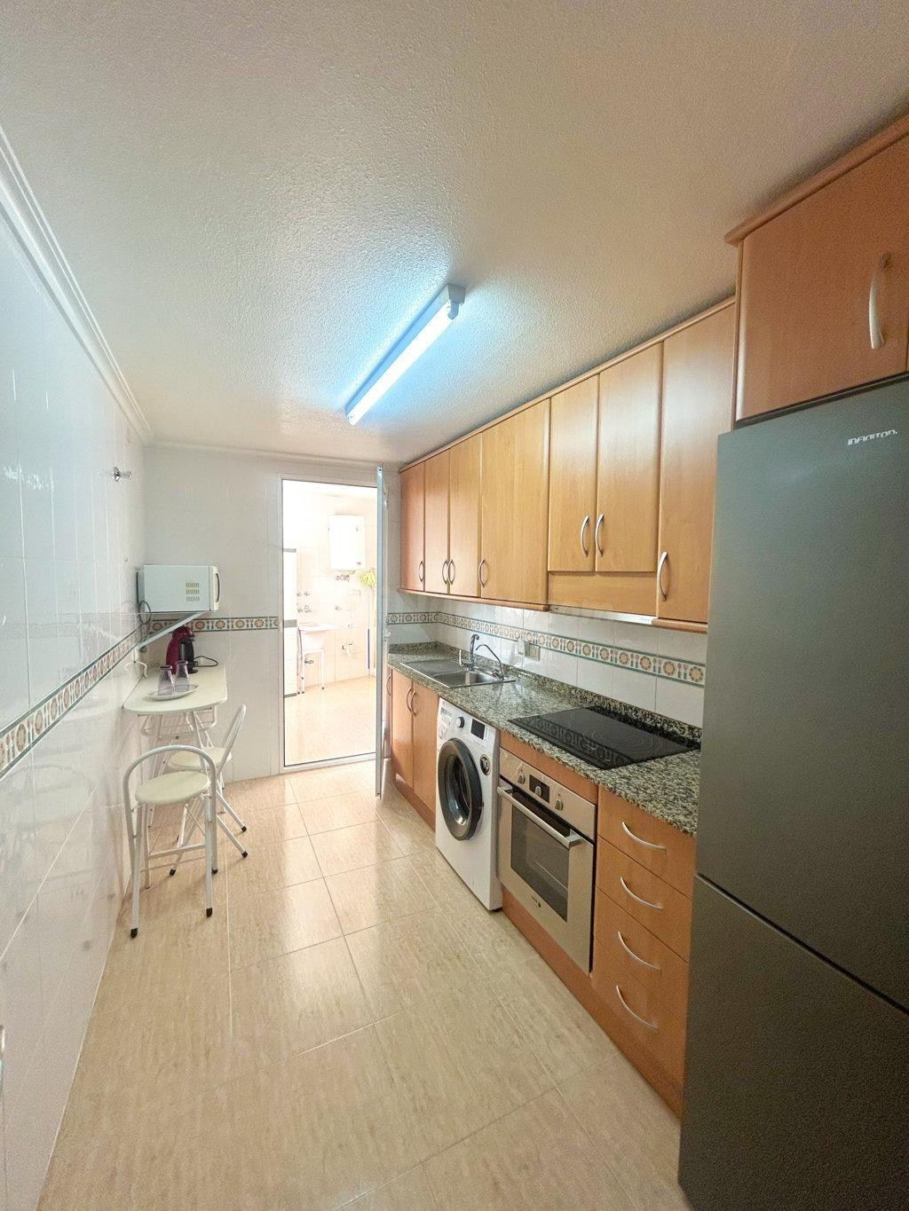¡Tu hogar ideal en el corazón de Torrevieja! 🏡✨ - foto 3