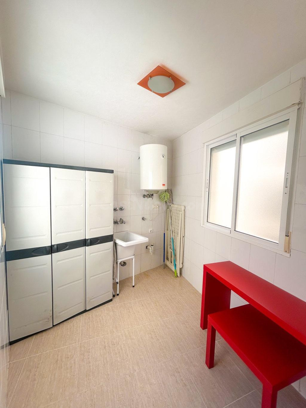 ¡Tu hogar ideal en el corazón de Torrevieja! 🏡✨ - foto 4