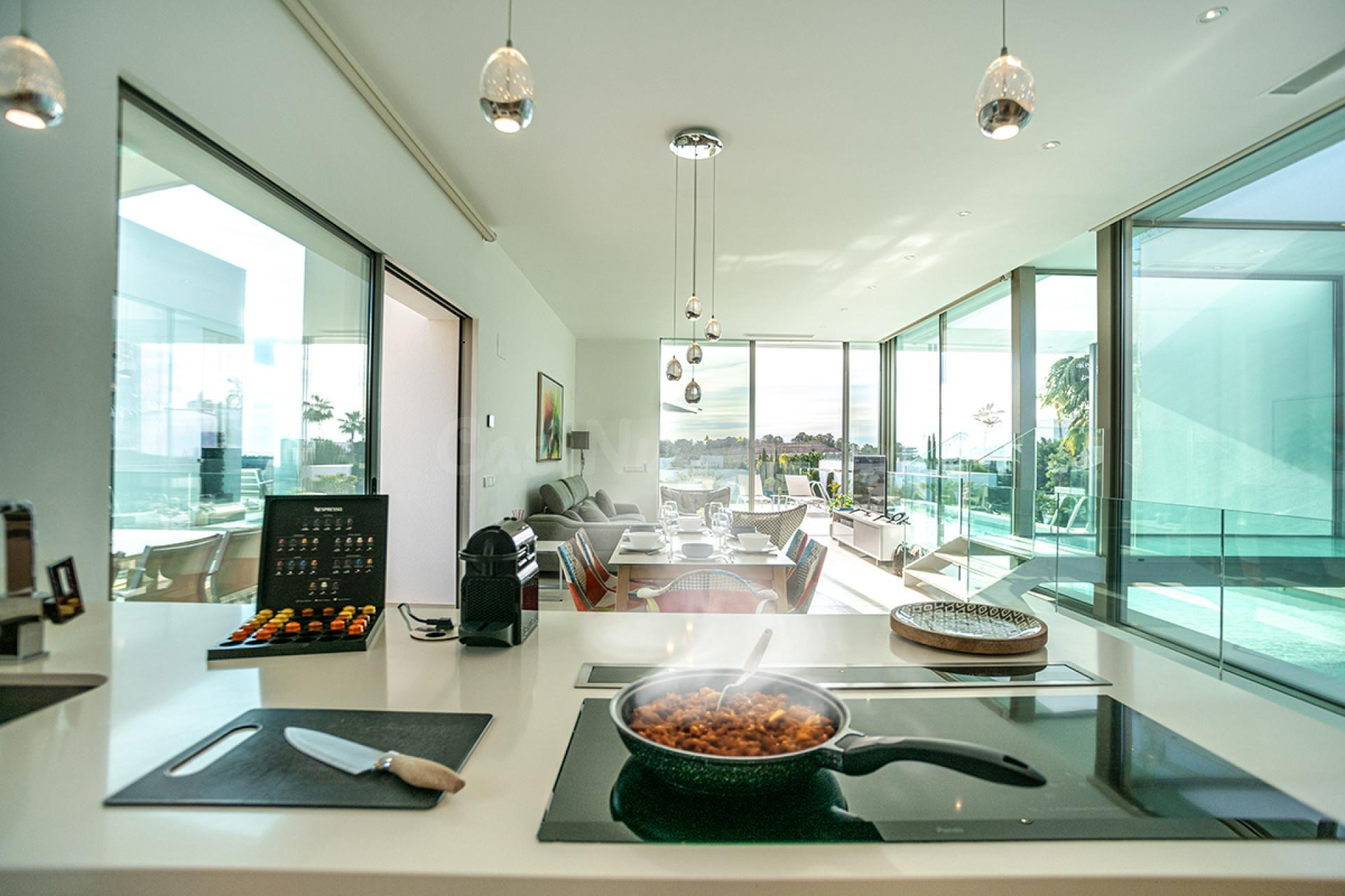VILLA DE LUJO DE 4 DORMITORIOS Y 2 BAÑOS EN COLINAS GOLF (OR - foto 2