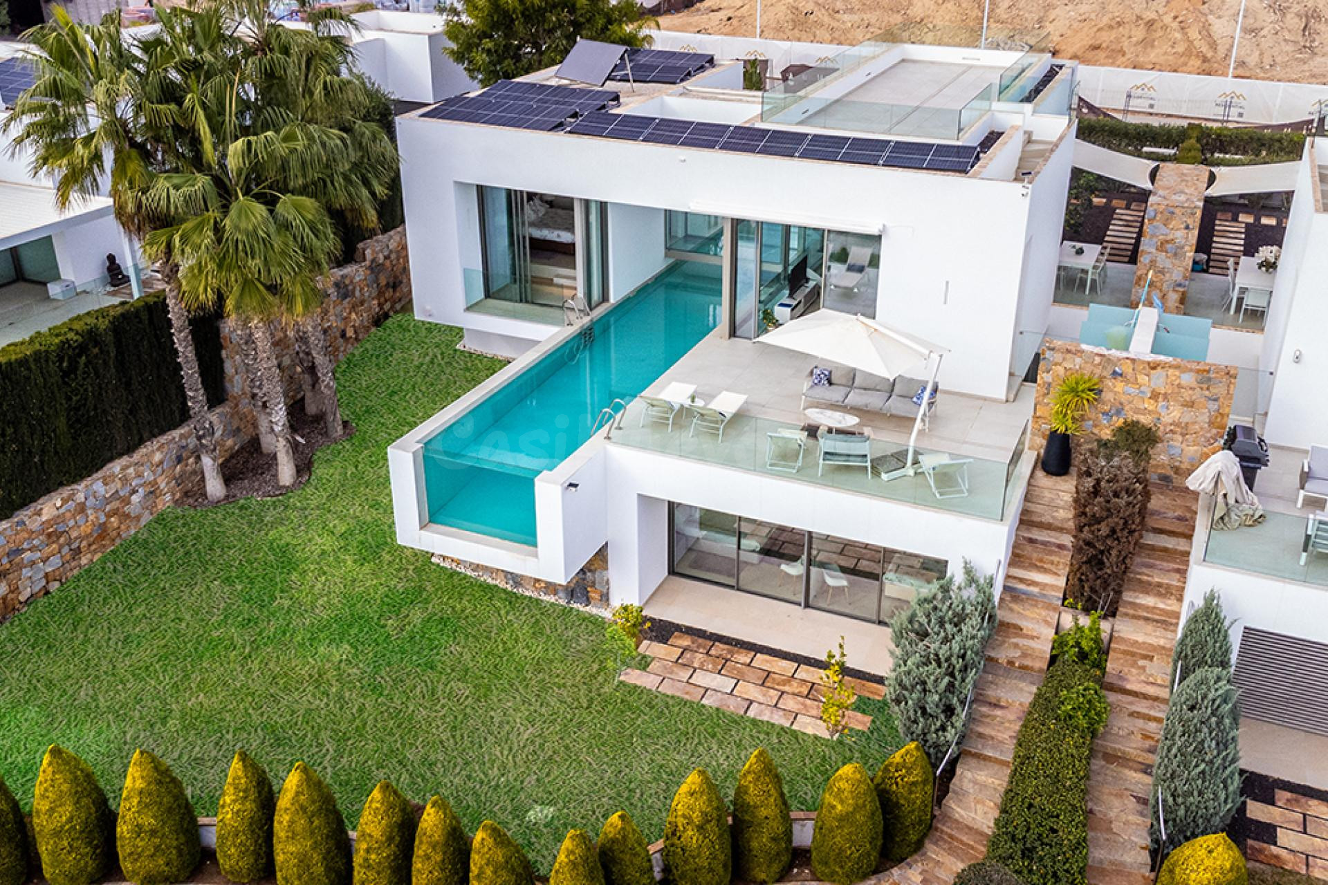 VILLA DE LUJO DE 4 DORMITORIOS Y 2 BAÑOS EN COLINAS GOLF (OR - foto 4