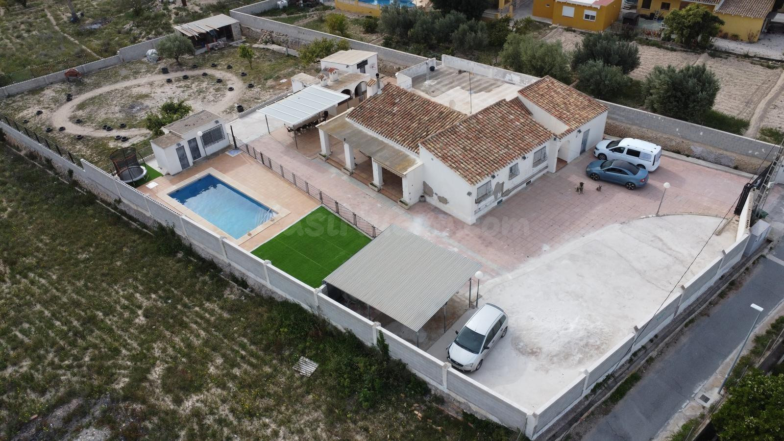 Gran chalet independiente con más de 2.000m2 de parcela
