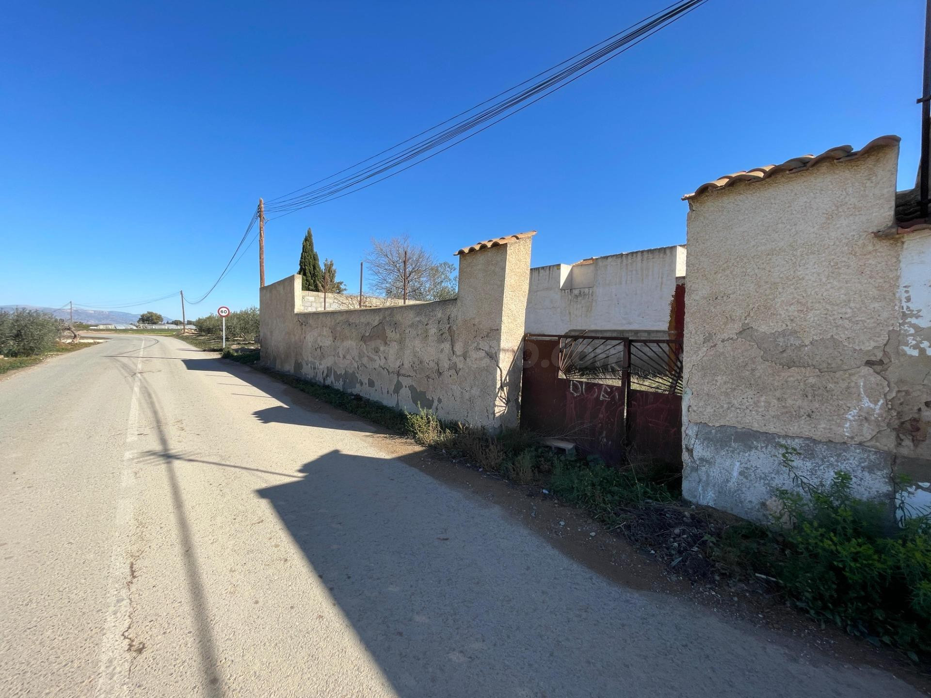 Solar urbano de 222 m2 en Altobordo, Purias, Lorca, más 7.521,55 m2 de finca rústica de secano.