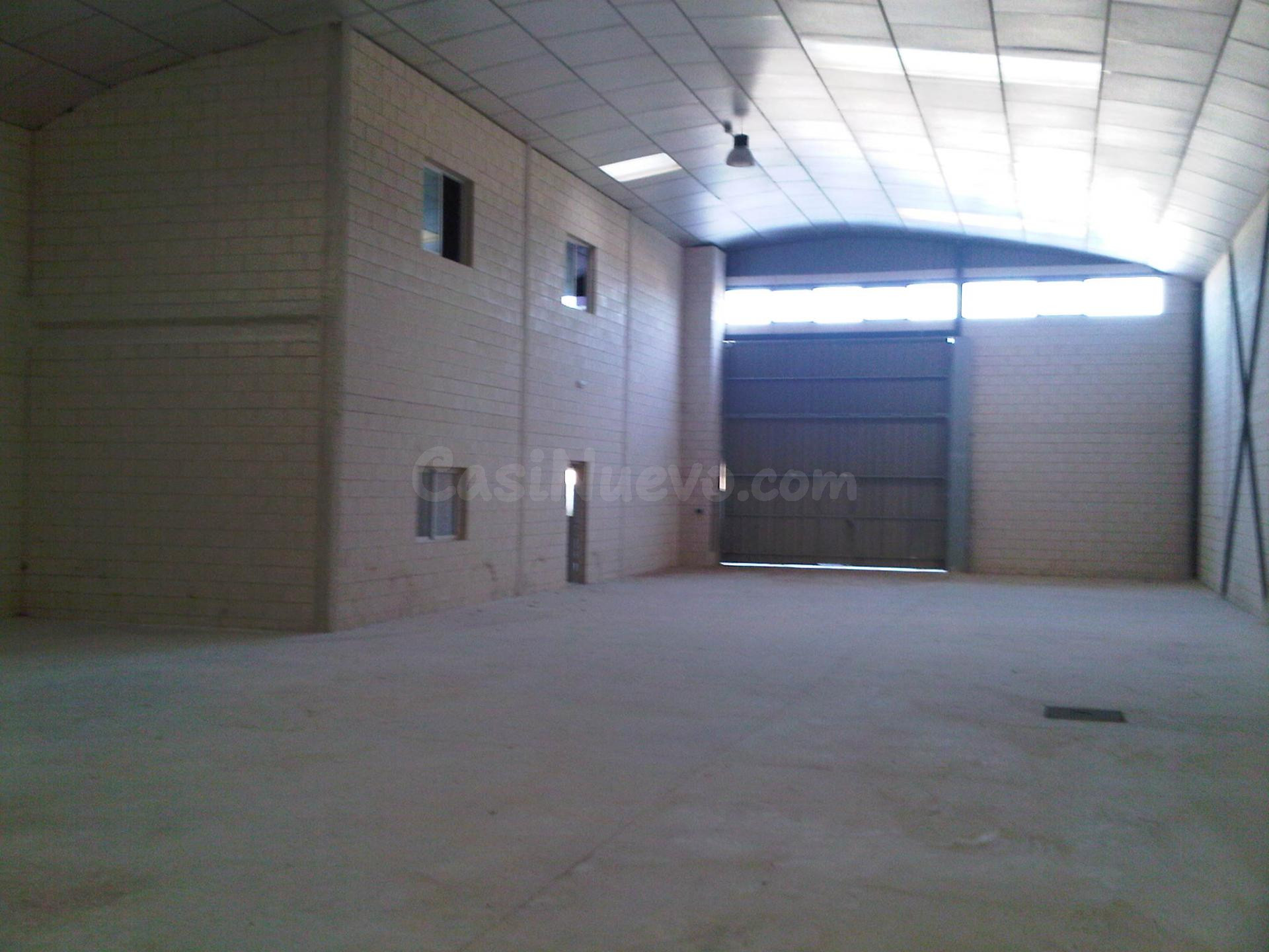 Nave industrial adosada con buen acceso camión