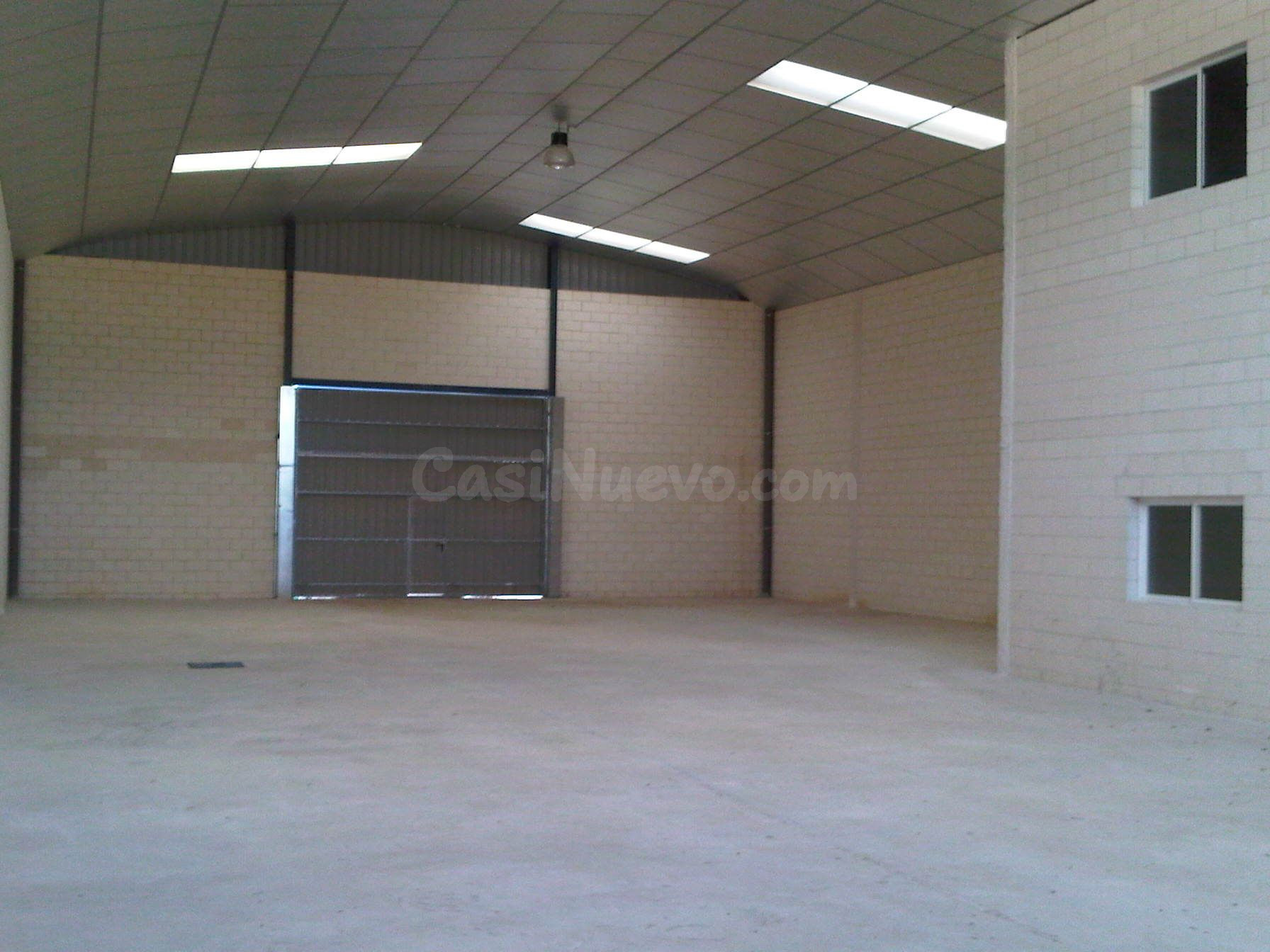 Nave industrial adosada con buen acceso camión - foto 2