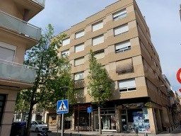 VENTA DE LOCALES COMERCIALES EN EDIFICIO SINGULAR EN REUS CE