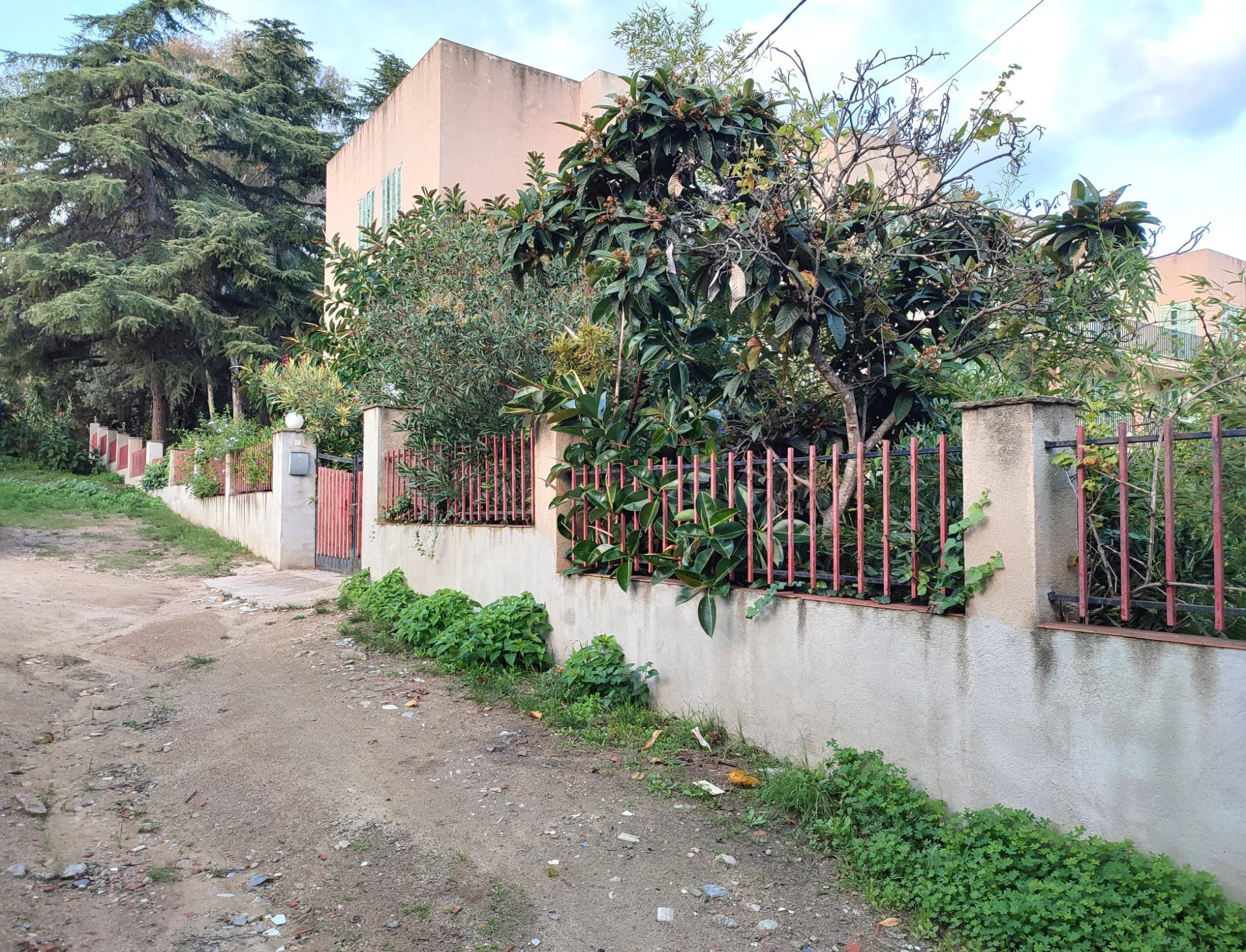 Se vende finca con doze apartamentos a 80 metros de la playa - foto 2