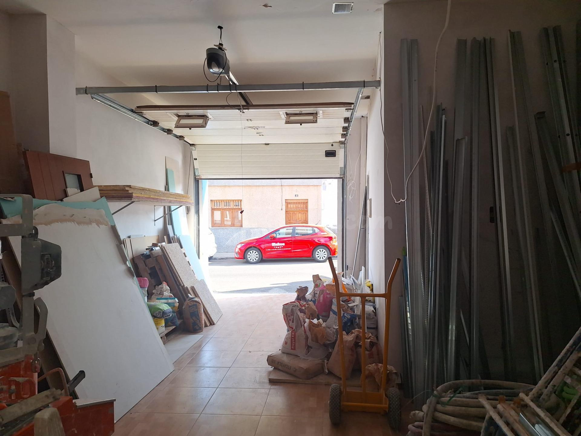 Amplio Almacén en Santa Lucía de Tirajana con Potencial para - foto 5