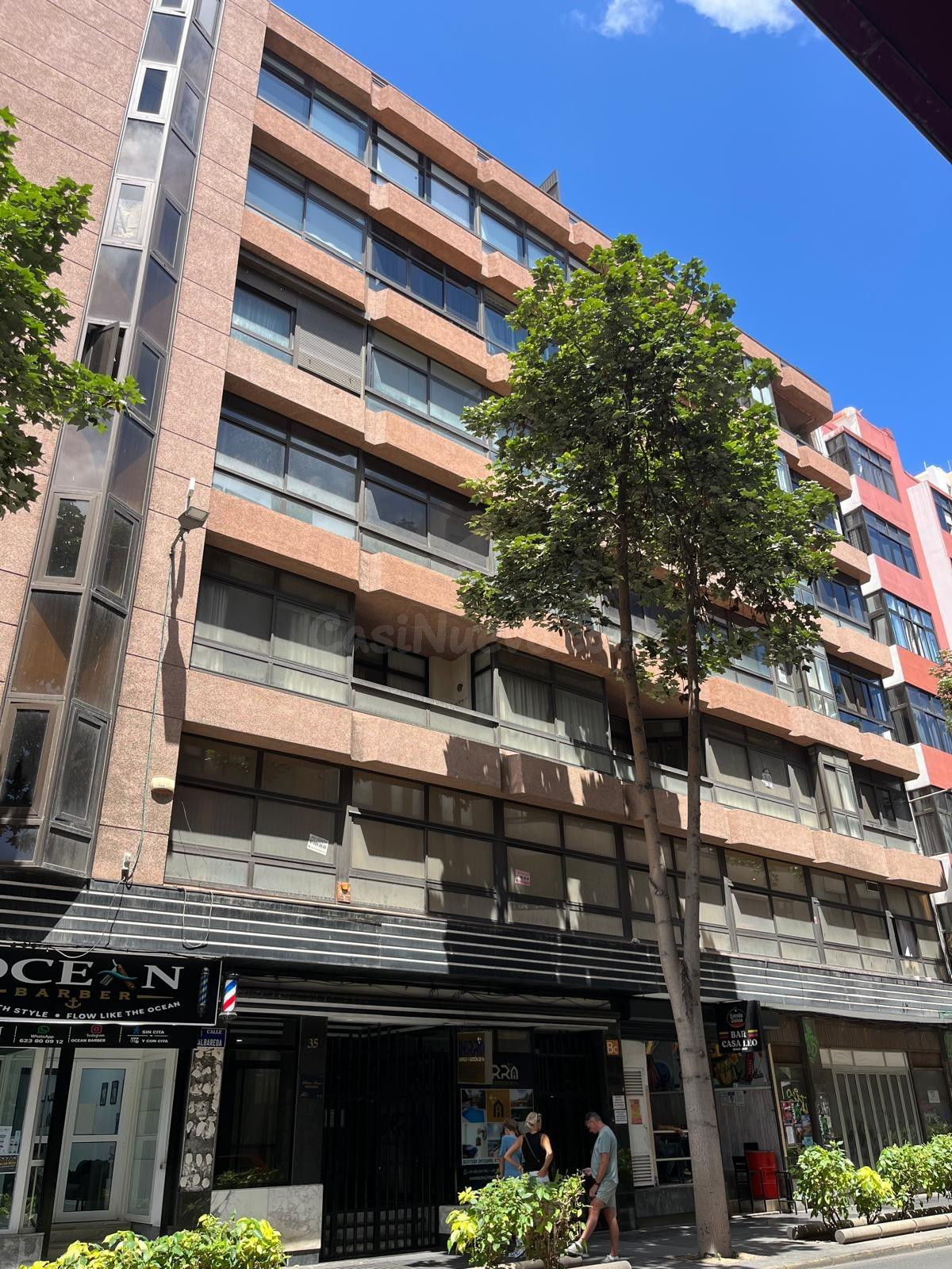 Piso luminoso y amplio en calle Albareda, una vivienda especial en la mejor zona