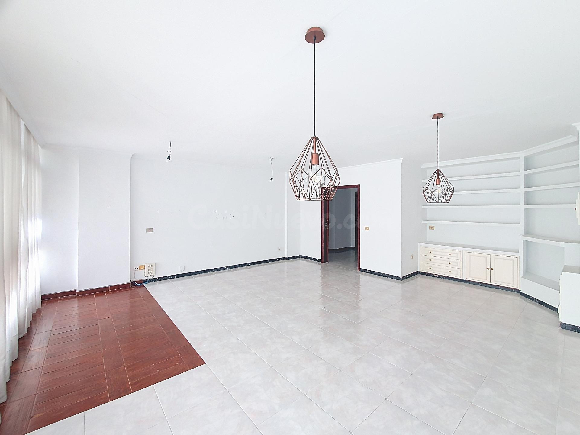 Piso luminoso y amplio en calle Albareda, una vivienda espec - foto 2
