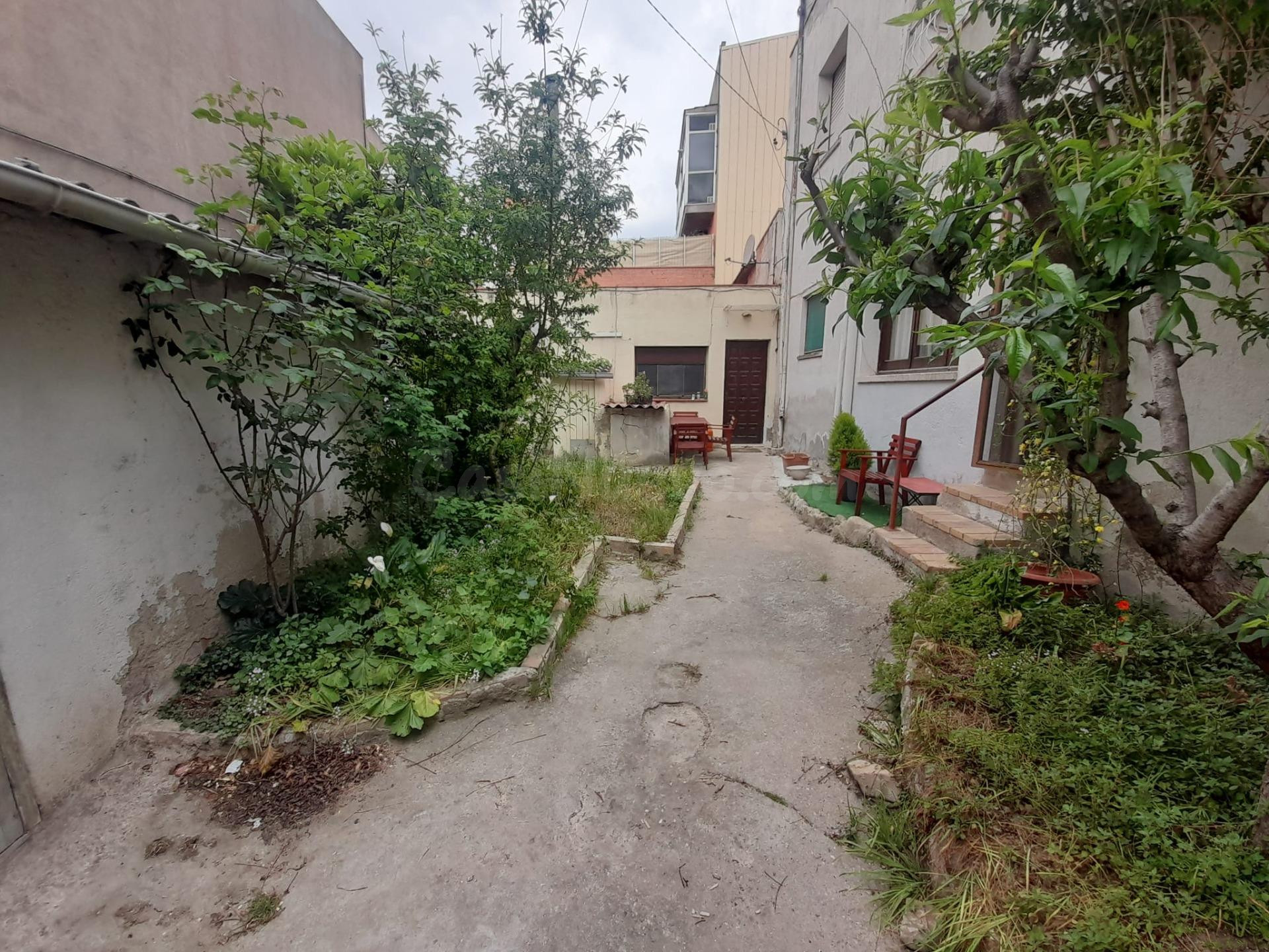 CASA DE ESQUINERA 23 x 18 METROS DE FACHADA EN TORRE ROMEO BAJO