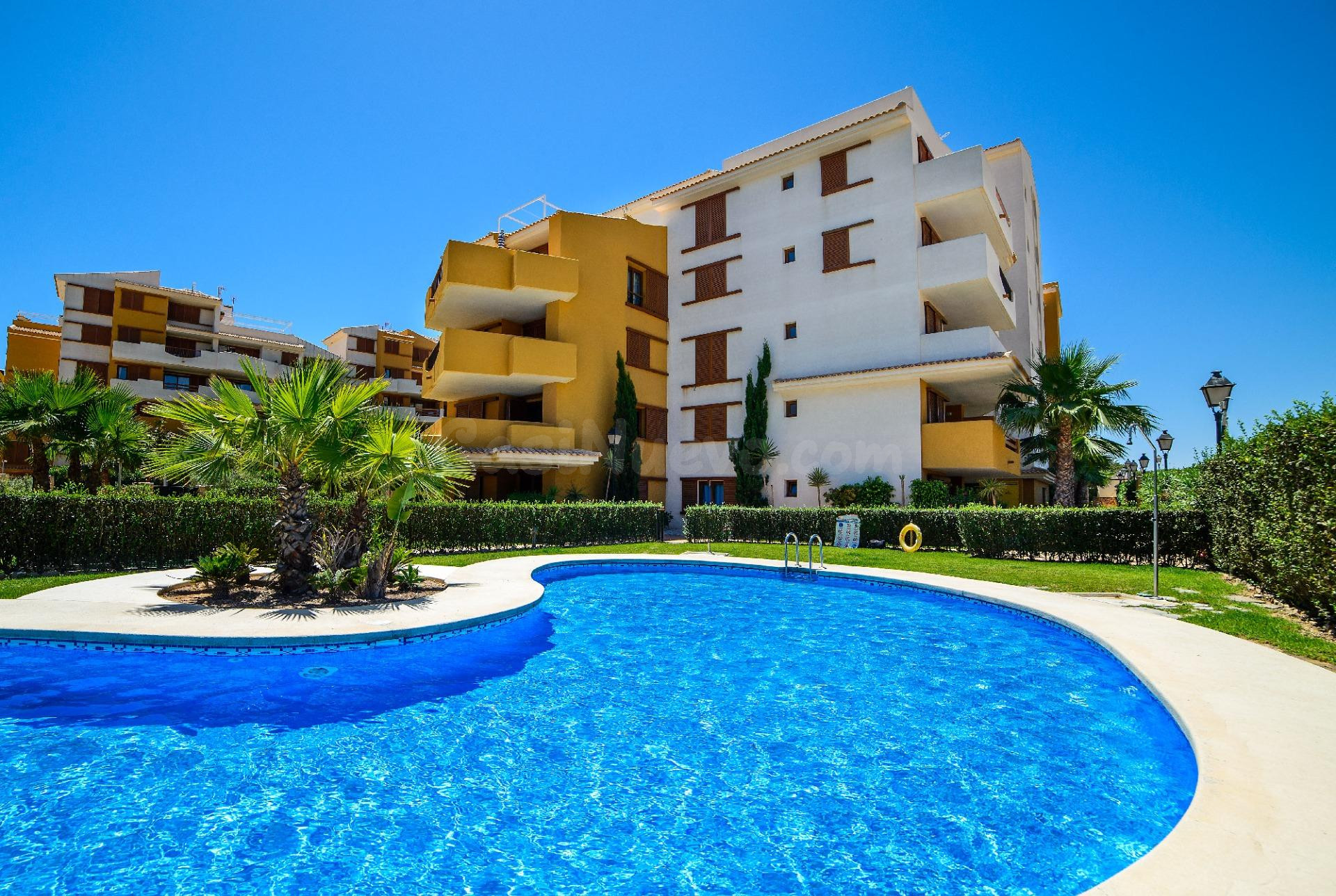 Apartamento en Planta Baja Orientado al Sureste – 2 Dormitorios en el Popular Parque Recoleta, a Solo 200m del Mar