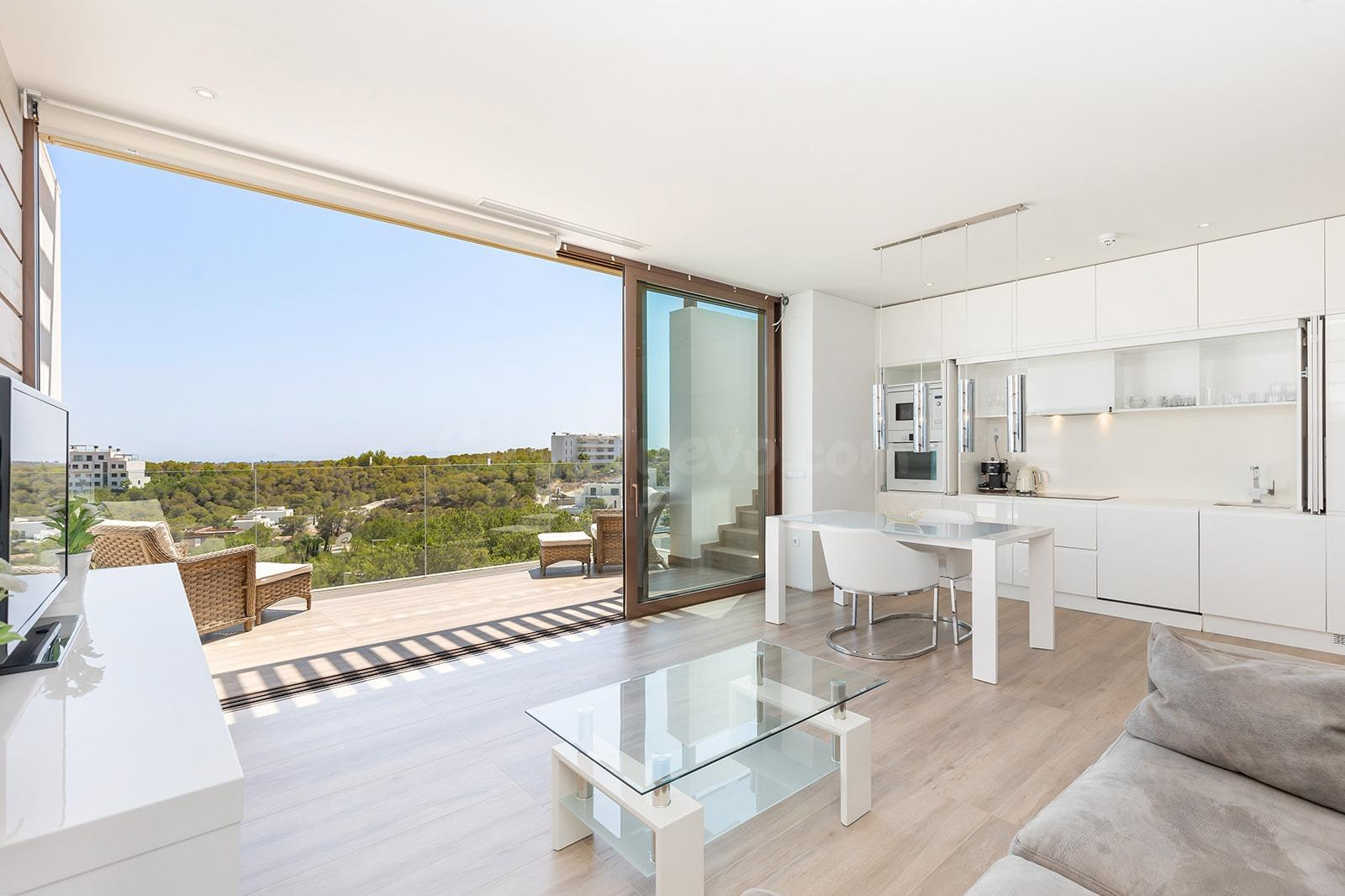 Hogar de Ensueño en Las Colinas Golf – Ático Exclusivo con Terraza en la Azotea y Vistas Impresionantes