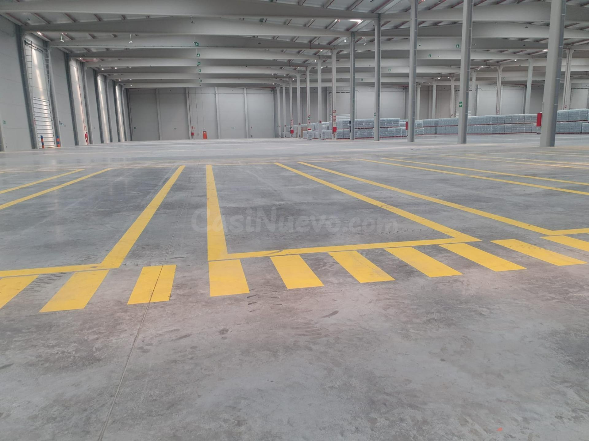ESTUPENDA NAVE CON MUELLES DE CARGA