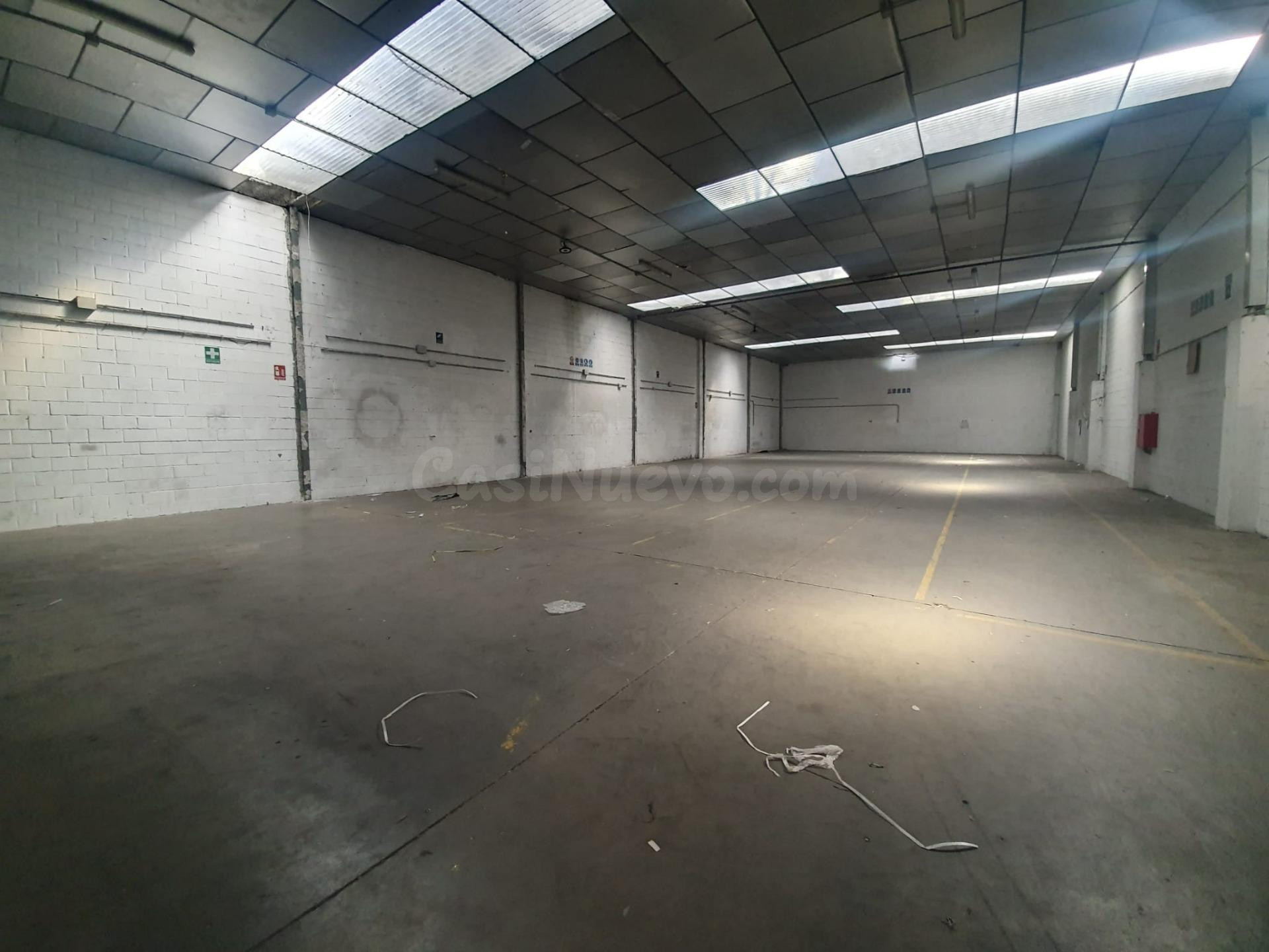 NAVE DE 1300 M2 CON MUELLE - foto 2