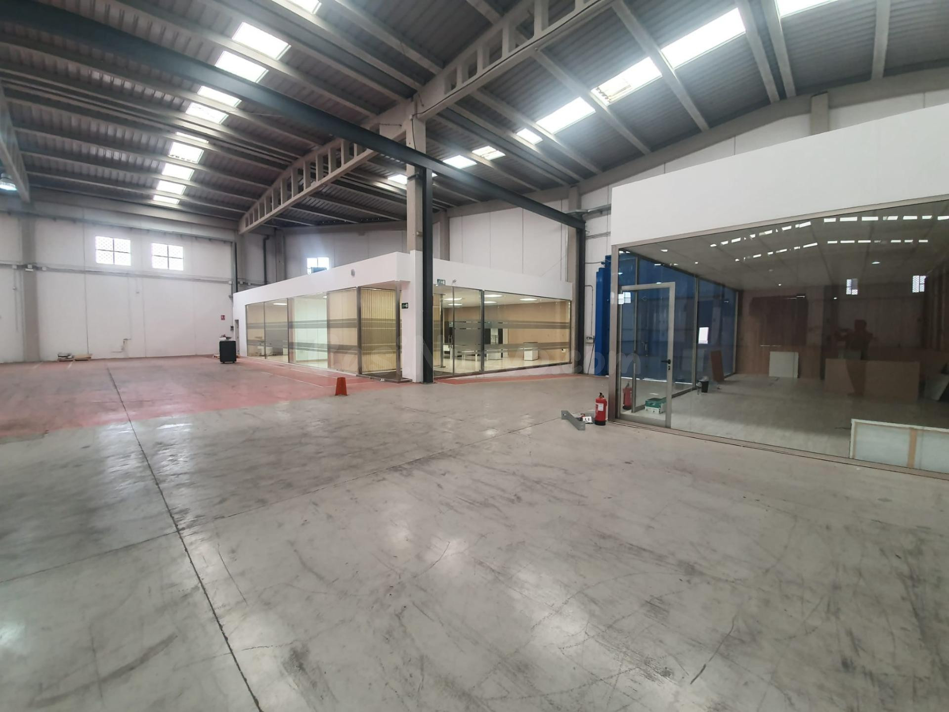 NAVE EN VENTA EN RENTABILIDAD - foto 4