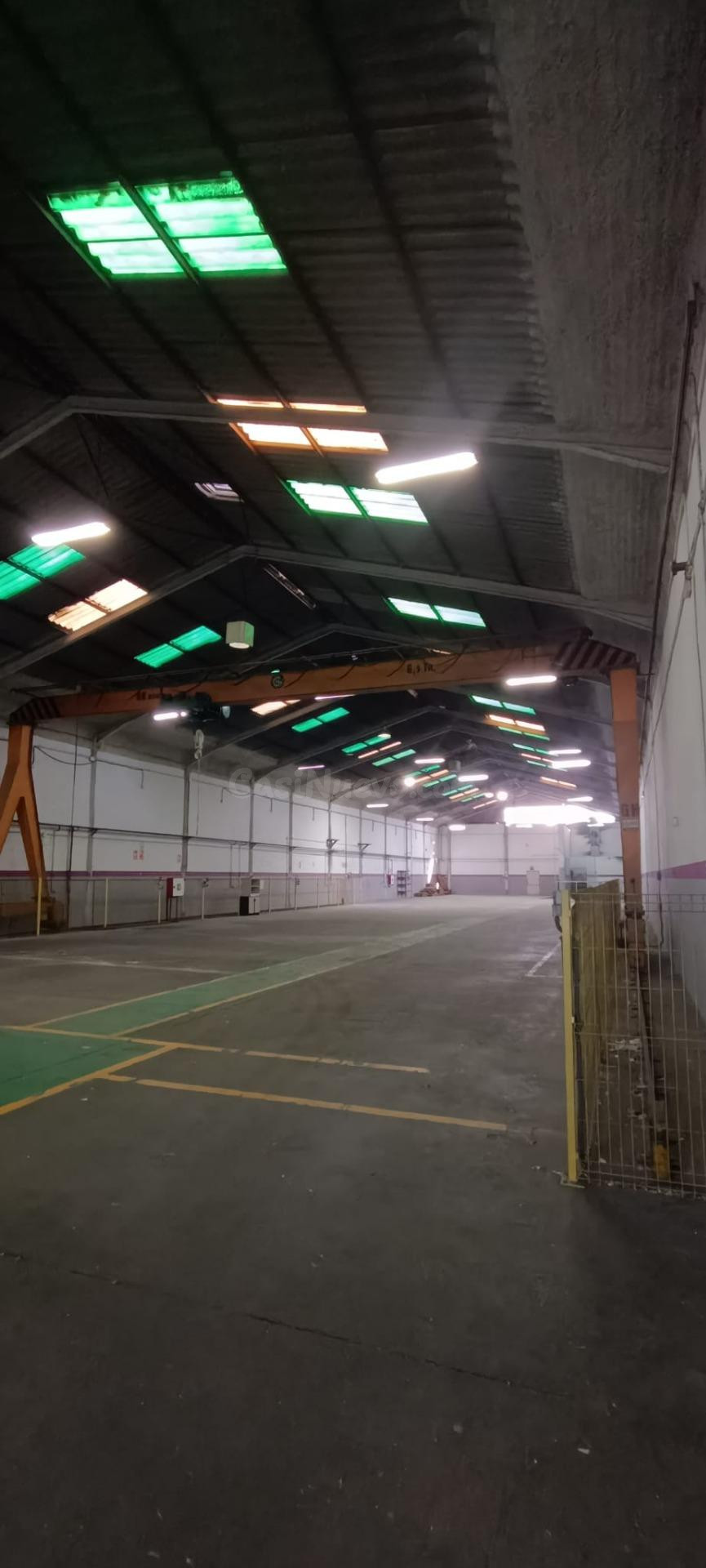 NAVE CON PUENTE GRÚA JUNTO A LA A-92 - foto 4