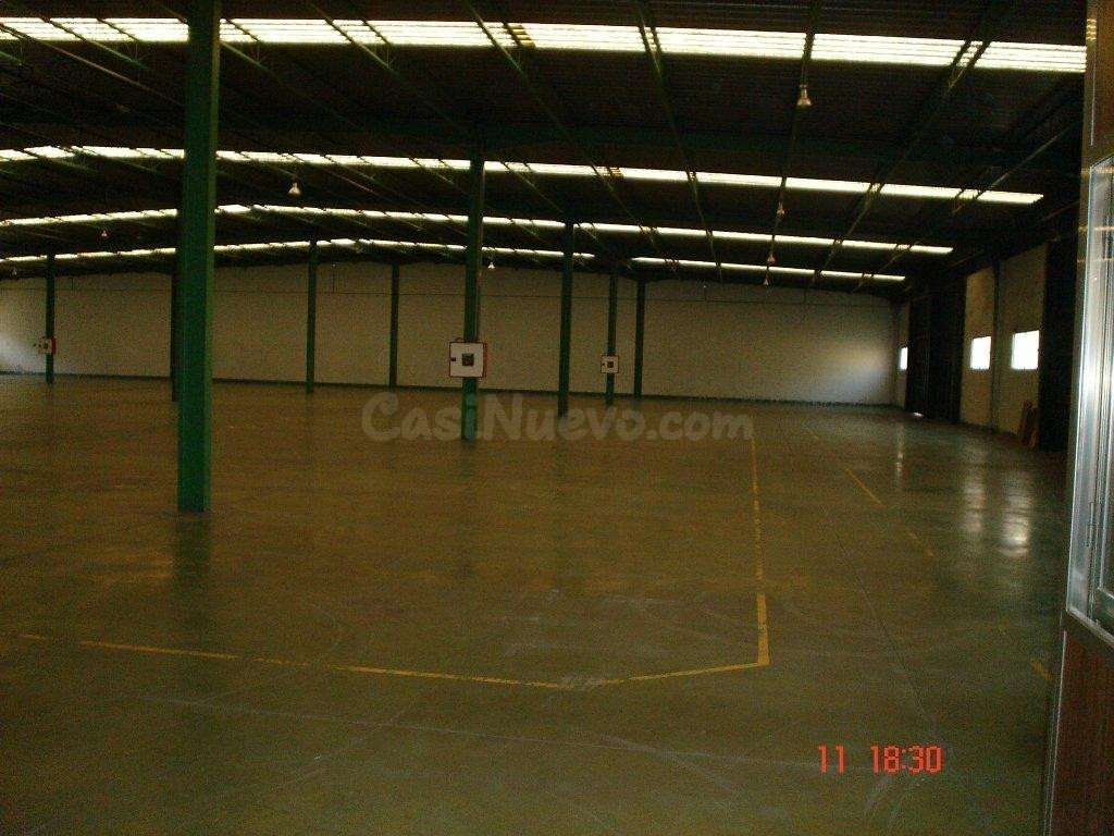 NAVE EN VENTA JUNTO A LA A-92 - foto 2