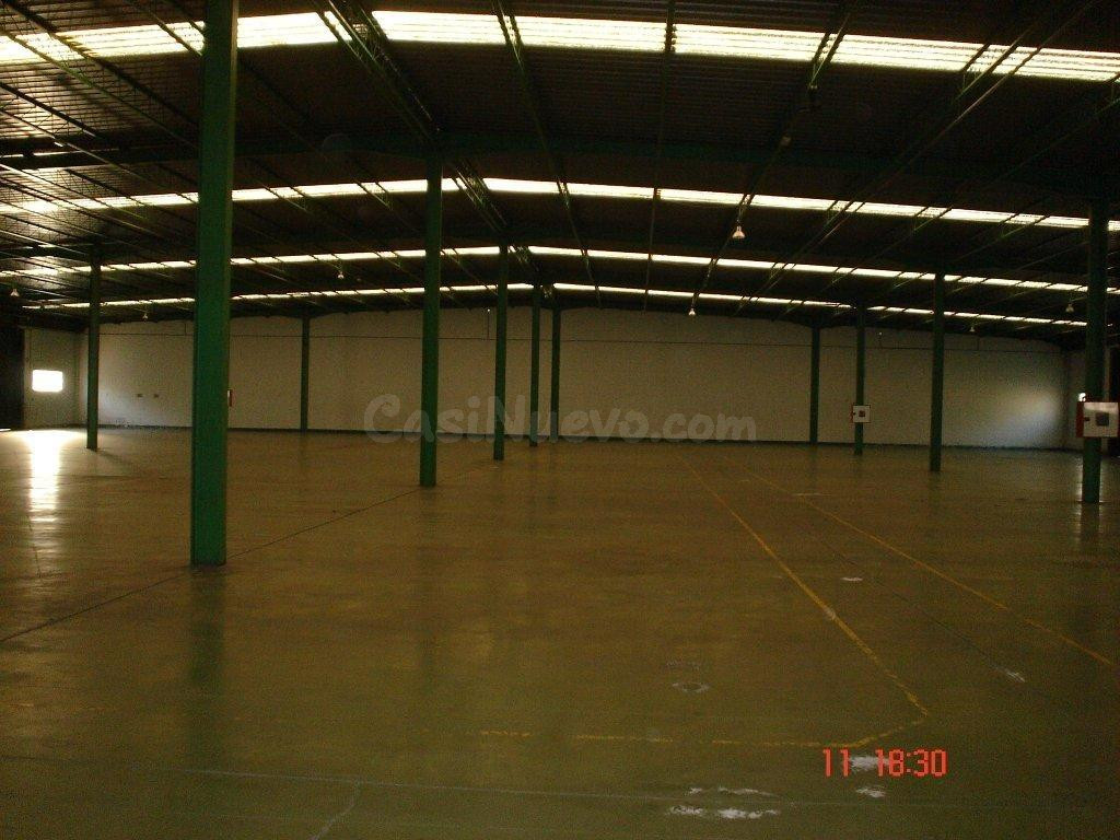 NAVE EN VENTA JUNTO A LA A-92 - foto 3