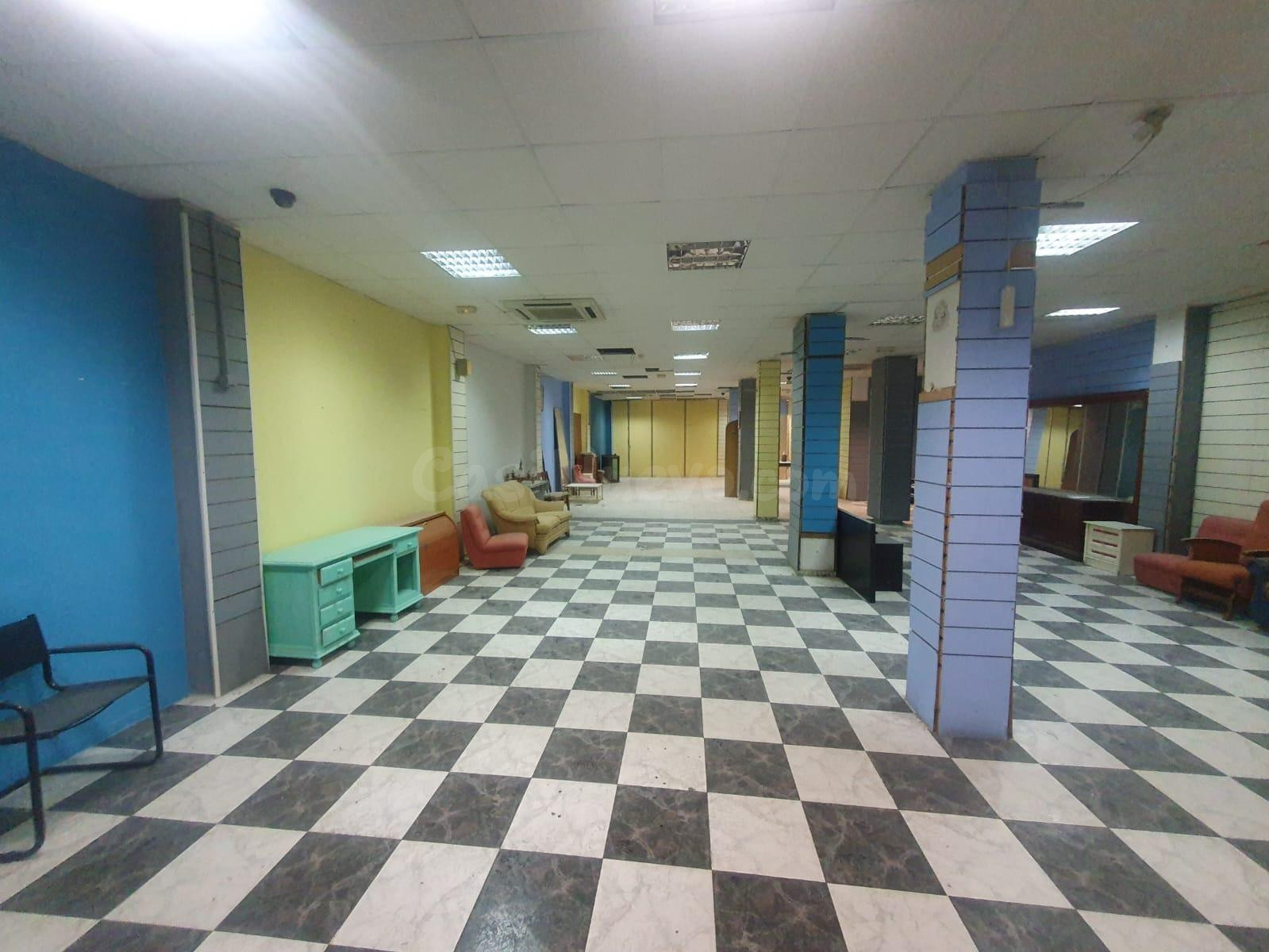 LOCAL COMERCIAL DISPONIBLE EN C/JOSE MARIA DE PEREDA - foto 3