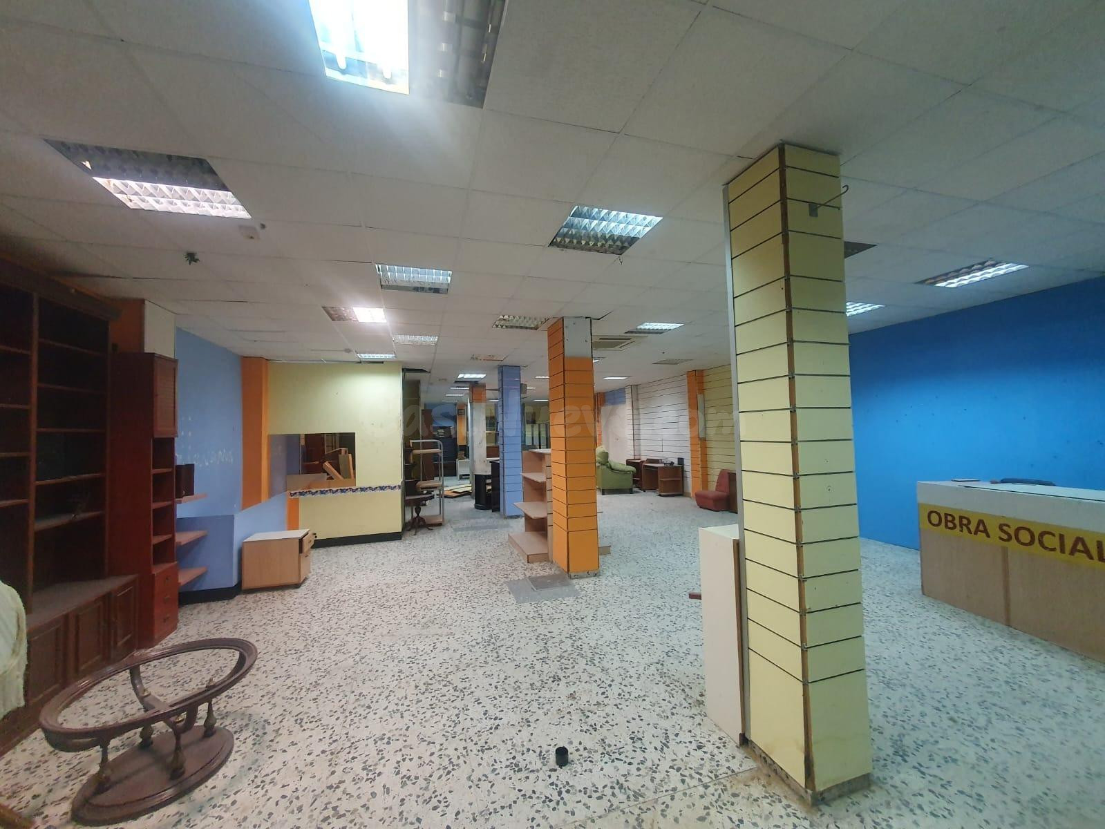 LOCAL COMERCIAL DISPONIBLE EN C/JOSE MARIA DE PEREDA - foto 5