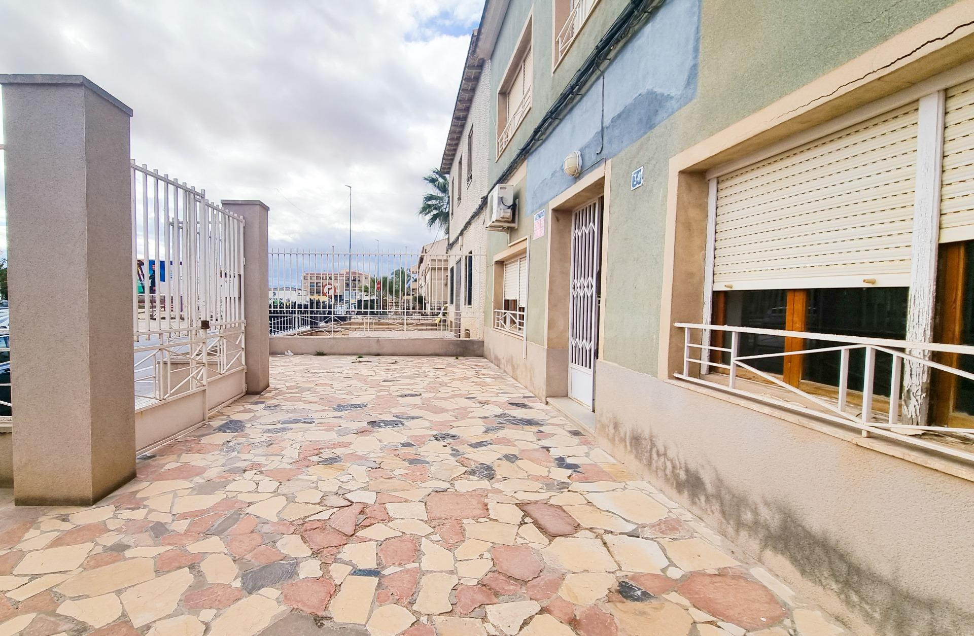 SE VENDE FABULOSA CASA DE DOS PLANTAS EN PINOSO (ALICANTE) SPAIN