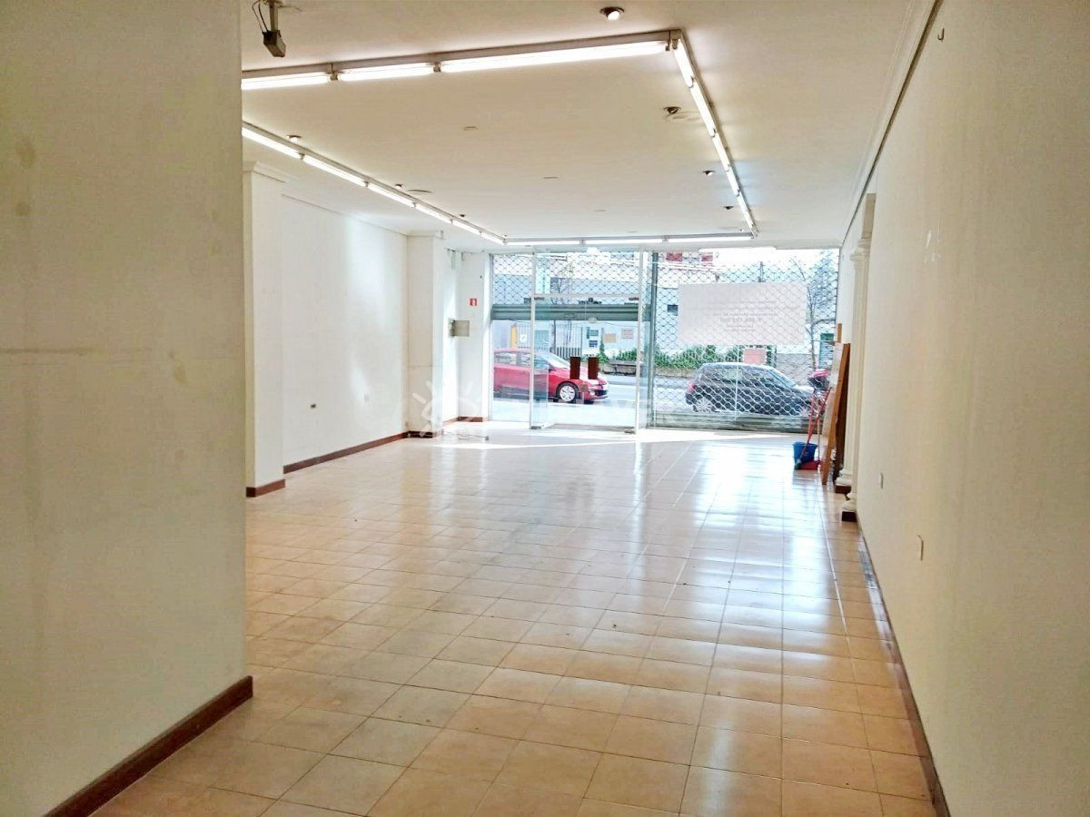Local comercial en Avda. Castrelos