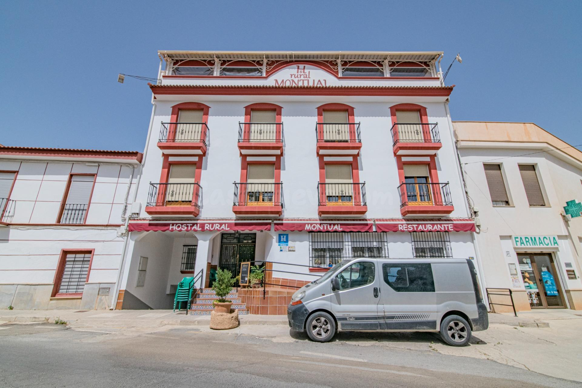 *¡Oportunidad Única! Venta de Hostal Rural en la Cara Norte de Sierra Nevada*