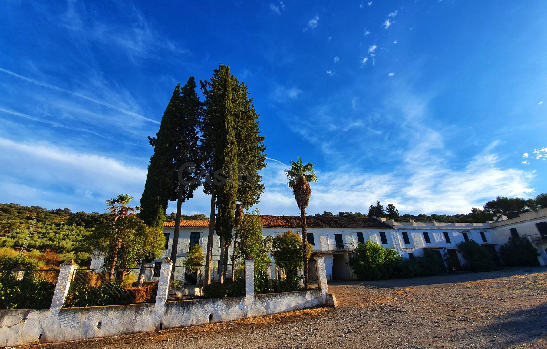 ESTATE DE LUJO JUNTO A GRANADA: 13.180 M2 PARA PROYECTO HOTELERO Y EVENTOS PRIME