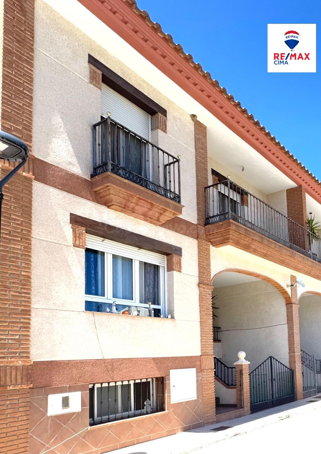 ESPECTACULAR CASA CON VISTAS AL JABALCÓN – ZÚJAR
