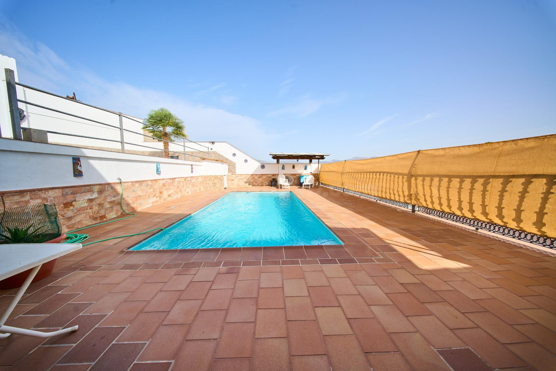 🏡ESPECTACULAR CASA DE 380m2 CON PISCINA PRIVADA, TERRAZA, DO - foto 3