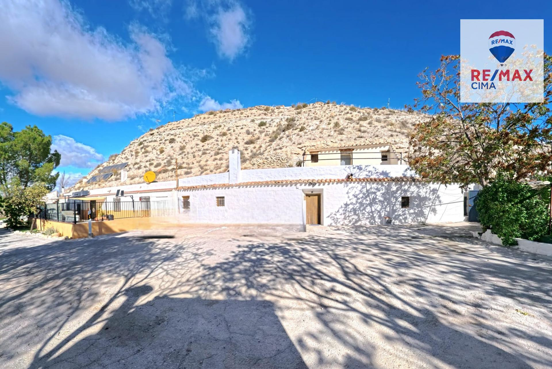 SE VENDE BONITA CUEVA EN UNA DE LAS MEJORES ZONAS DE GALERA (GRANADA)