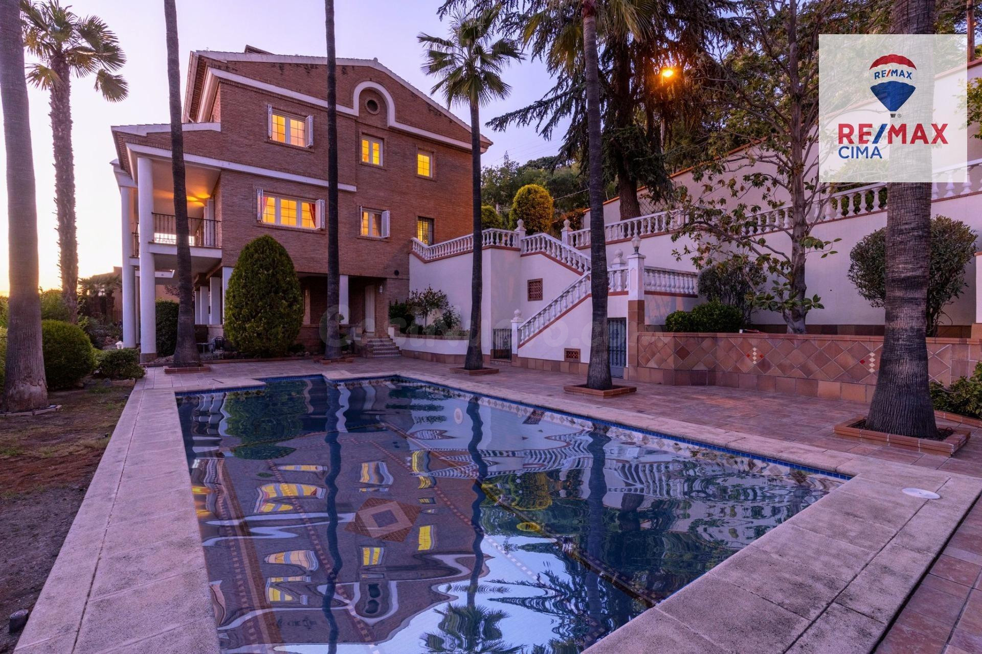 INVERSIÓN EXCLUSIVA EN EL REALEJO: VILLA DE LUJO DE 584 M2 + LICENCIA PARA CONSTRUIR 2ª VILLA INDEPENDIENTE (490 M2)