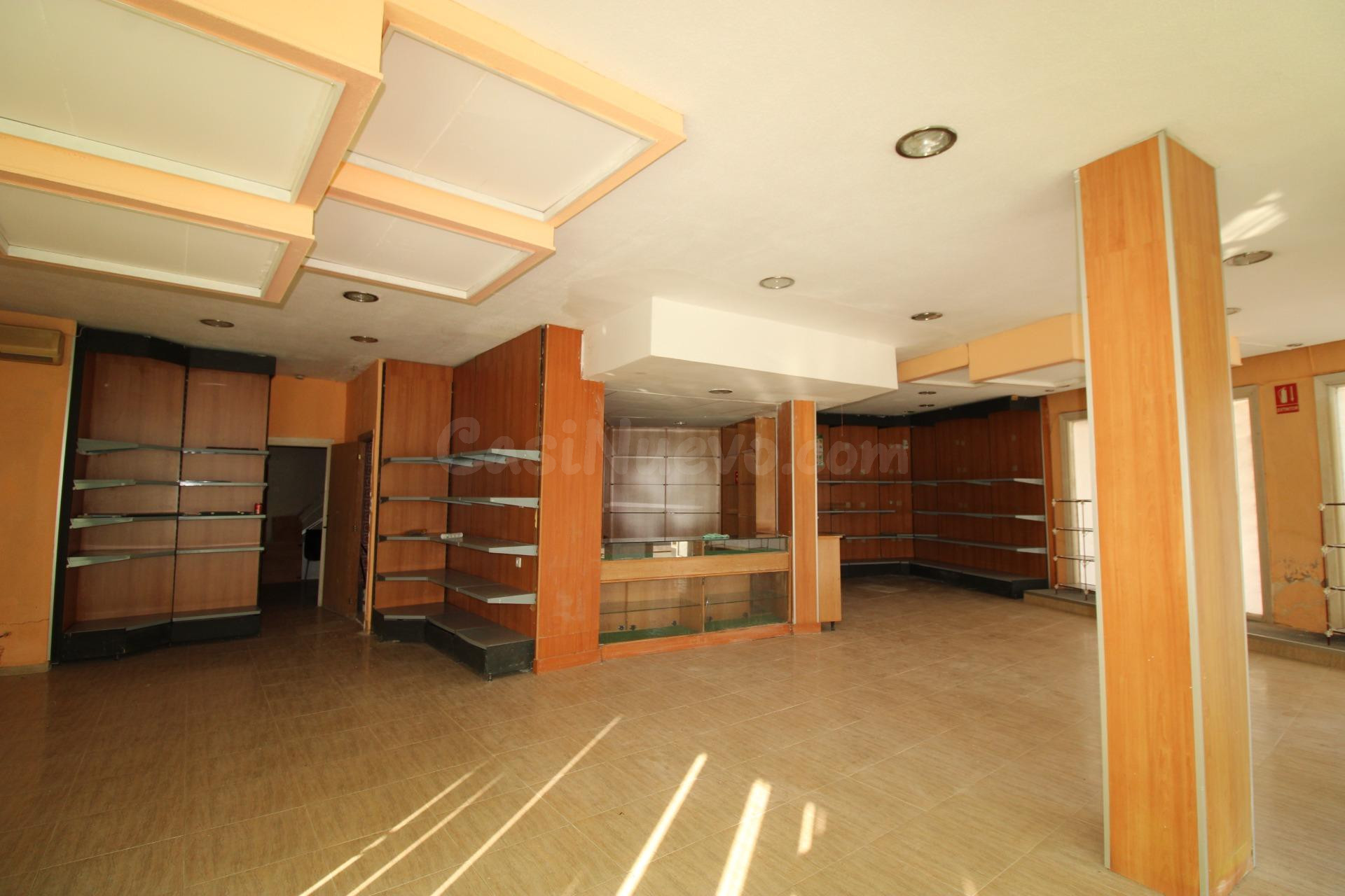 LOCAL COMERCIAL MUY CERCA DE LA MILLA VERDE