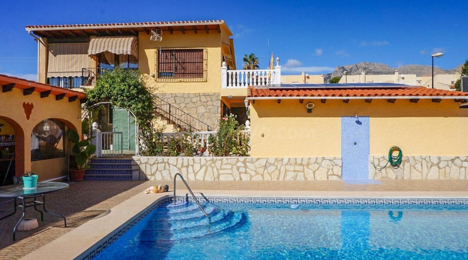 VILLA DE LUJO CON DOS VIVIENDAS INDEPENDIENTES
