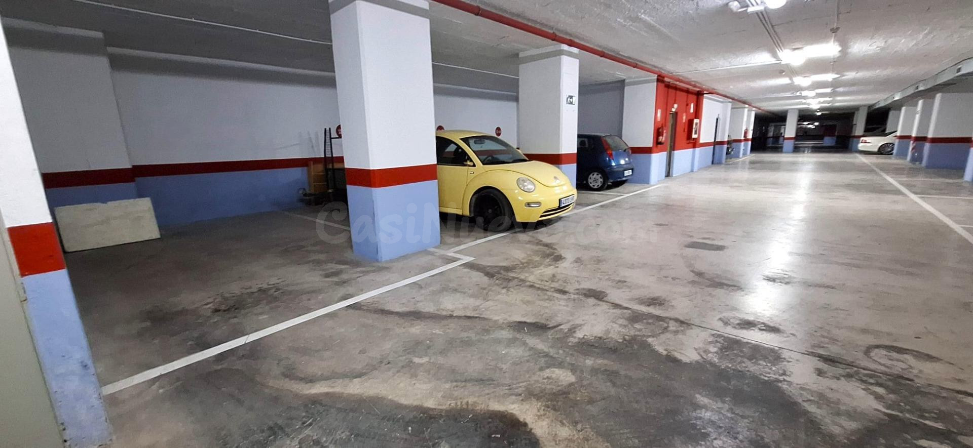 PLAZA DE PARKIN EN AVD DE L´ALMIRALL BERNAT SERRIA