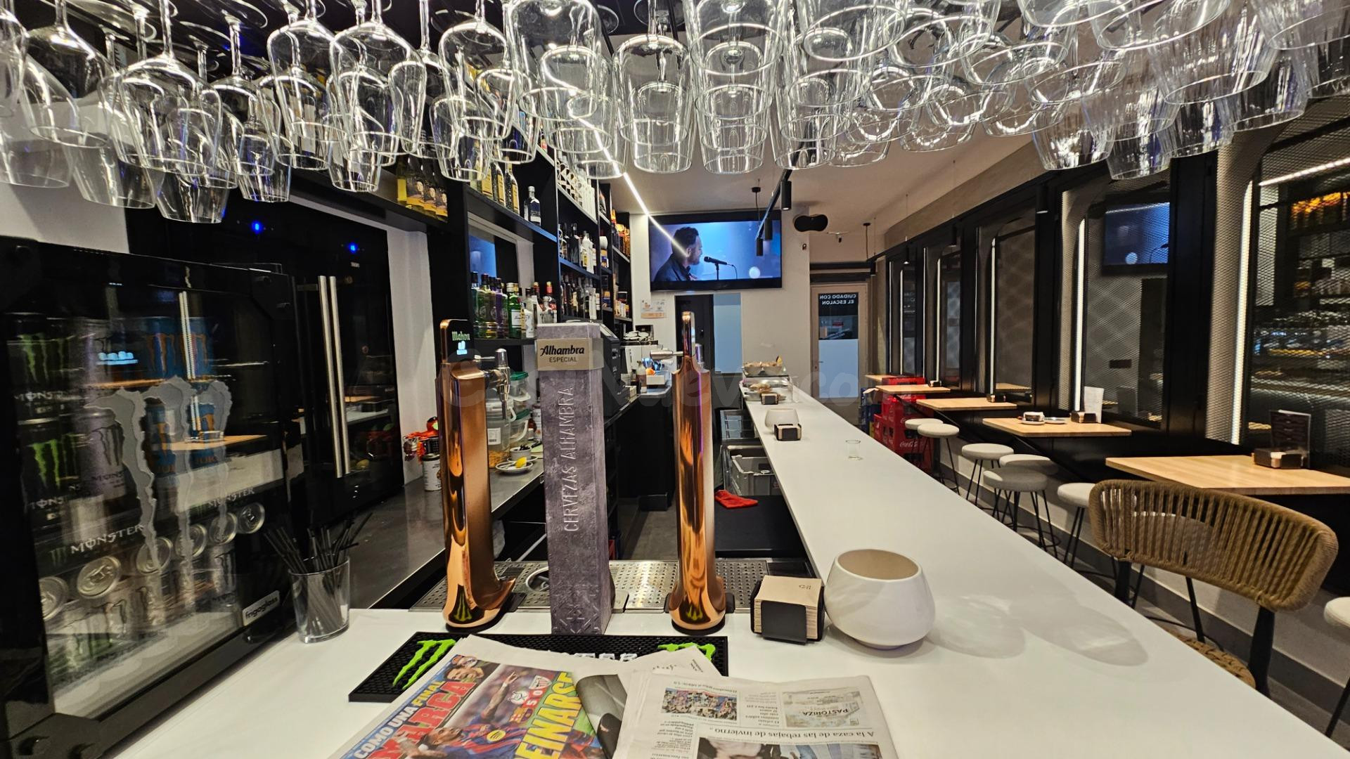 TRASPASO CAFÉ-BAR EN PLENO CUATRO CAMINOS – A CORUÑA