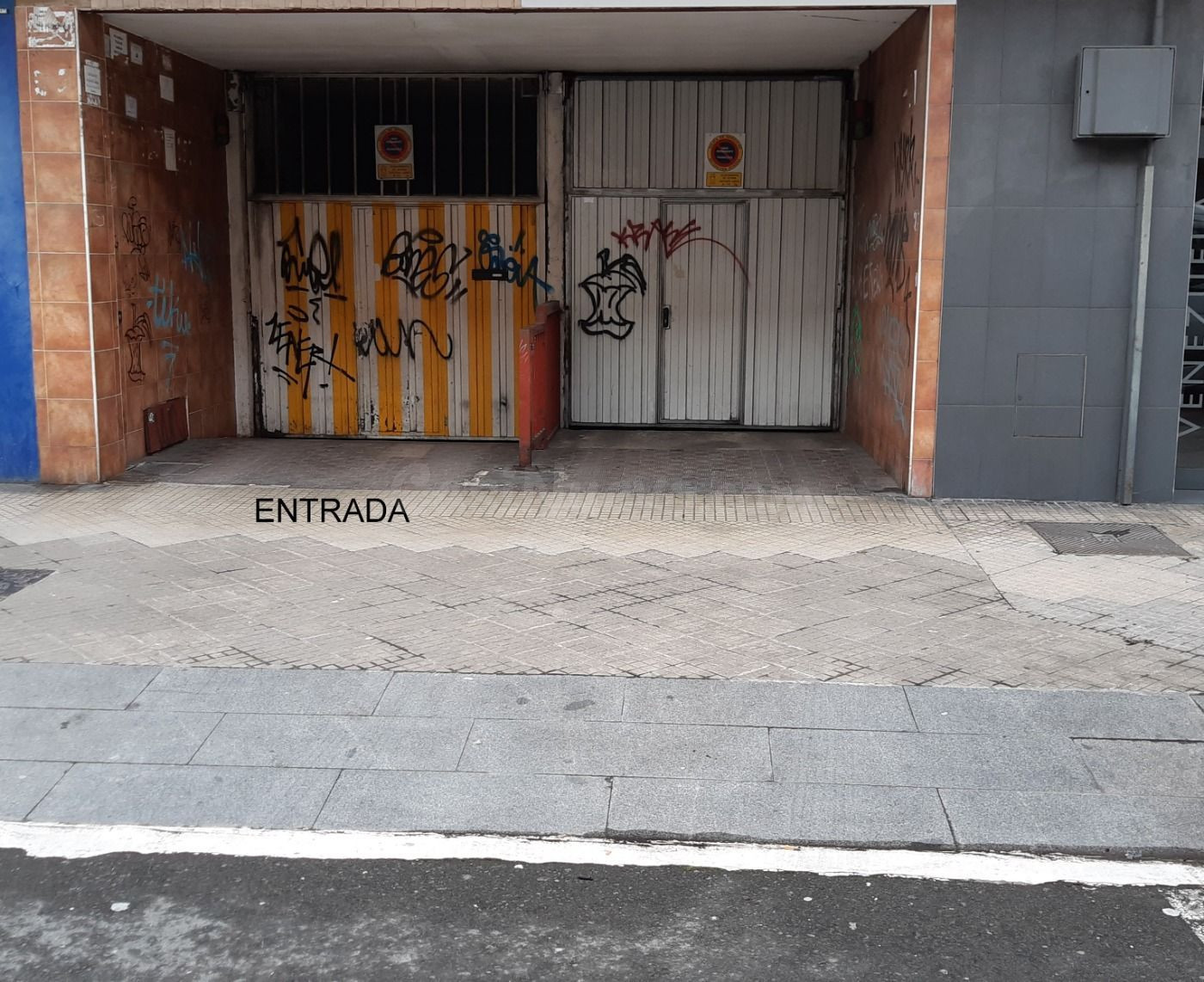 PLAZA DE GARAJE CON PEQUEÑA ZONA DE ALMACENAJE EN CALLE  VENEZUELA